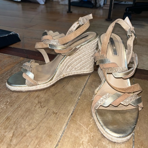 Tahari size 6 wedge heel shoe - Picture 2 of 4